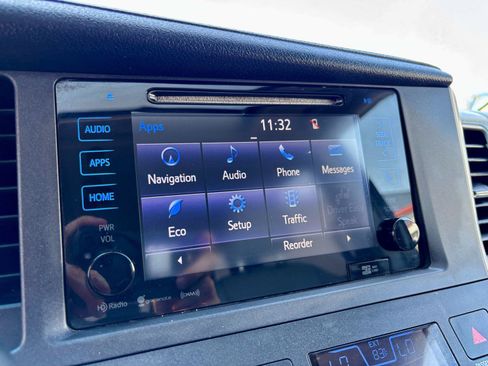 Used 2017 Toyota Sienna XLE w/ XLE Navigation Package FWD image 31