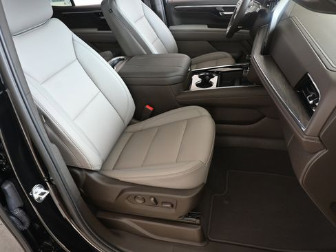 Used 2025 Chevrolet Tahoe LT w/ Comfort Package image 21