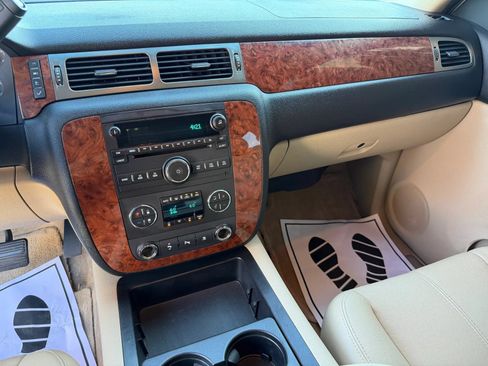 Used 2007 Chevrolet Suburban LT w/ LT Preferred Equipment Group AWD/4WD image 40