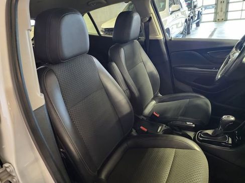 Used 2022 Buick Encore Preferred w/ Safety Package FWD image 18