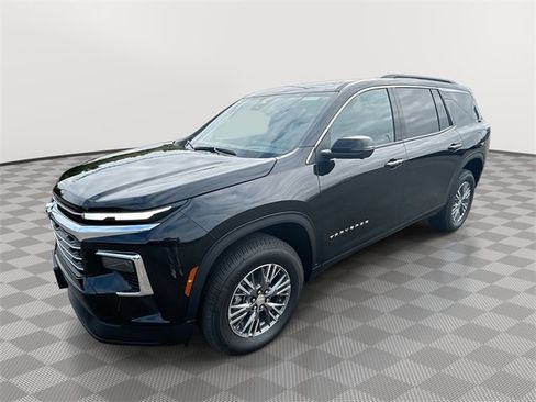 New 2025 Chevrolet Traverse LT w/ Driver Confidence Package image 1