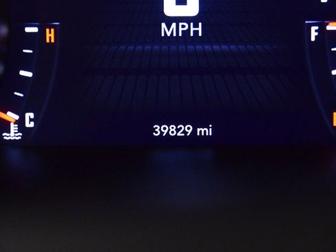 Used 2018 Dodge Challenger GT w/ GT Interior Package image 16