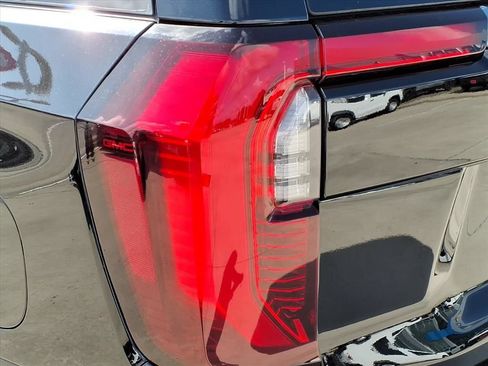 Used 2025 GMC Yukon Denali Ultimate w/ LPO, Floor Liner Package AWD/4WD image 12