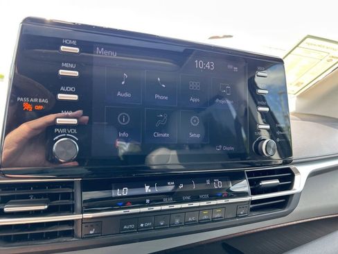 Used 2023 Toyota Sienna XLE image 25