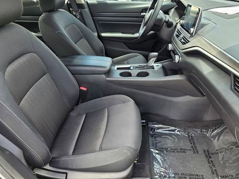 Used 2025 Nissan Altima 2.5 SV FWD image 10