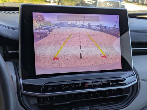 Used 2023 Jeep Compass Limited image 9