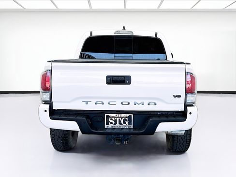 Used 2020 Toyota Tacoma TRD Sport w/ Technology Package AWD/4WD image 5