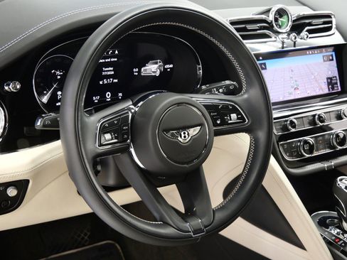 Used 2023 Bentley Bentayga AWD/4WD image 15