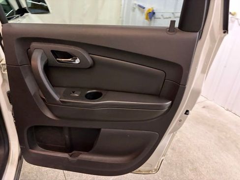 Used 2012 Chevrolet Traverse LT FWD image 16