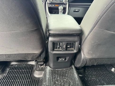 Used 2022 Toyota RAV4 XLE w/ Convenience Package image 18