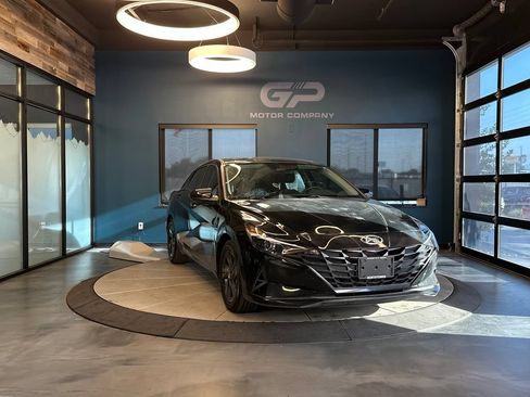 Used 2023 Hyundai Elantra SEL w/ Cargo Package FWD image 1
