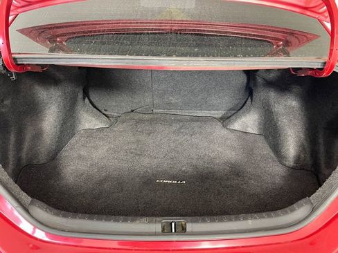 Used 2017 Toyota Corolla LE FWD image 12