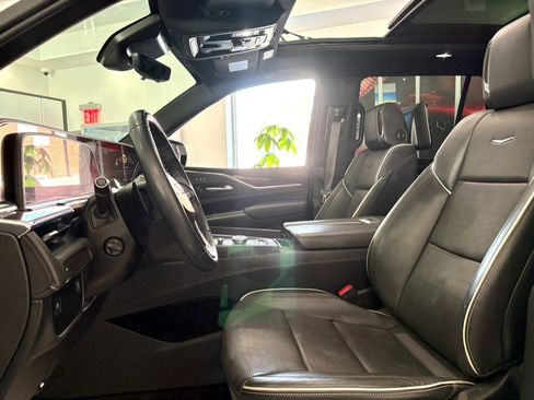 Used 2023 Cadillac Escalade Premium Luxury image 12