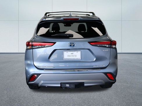 Used 2021 Toyota Highlander Platinum AWD/4WD image 4