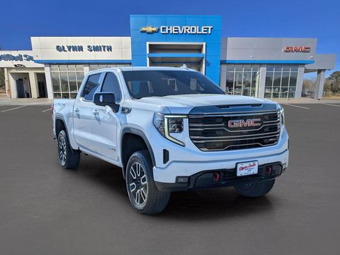 Used 2024 GMC Sierra 1500 AT4 w/ Technology Package image 3