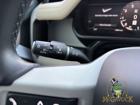 Used 2024 Land Rover Defender 130 X-Dynamic SE image 16