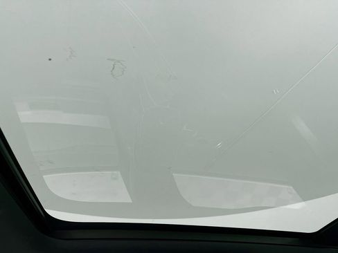 Used 2018 Land Rover Range Rover Velar R-Dynamic SE image 21