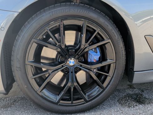 Used 2023 BMW M550i xDrive w/ Executive Package AWD/4WD image 13