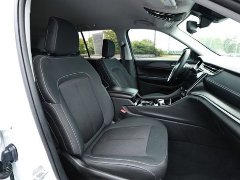 Certified 2023 Jeep Grand Cherokee Laredo RWD image 28