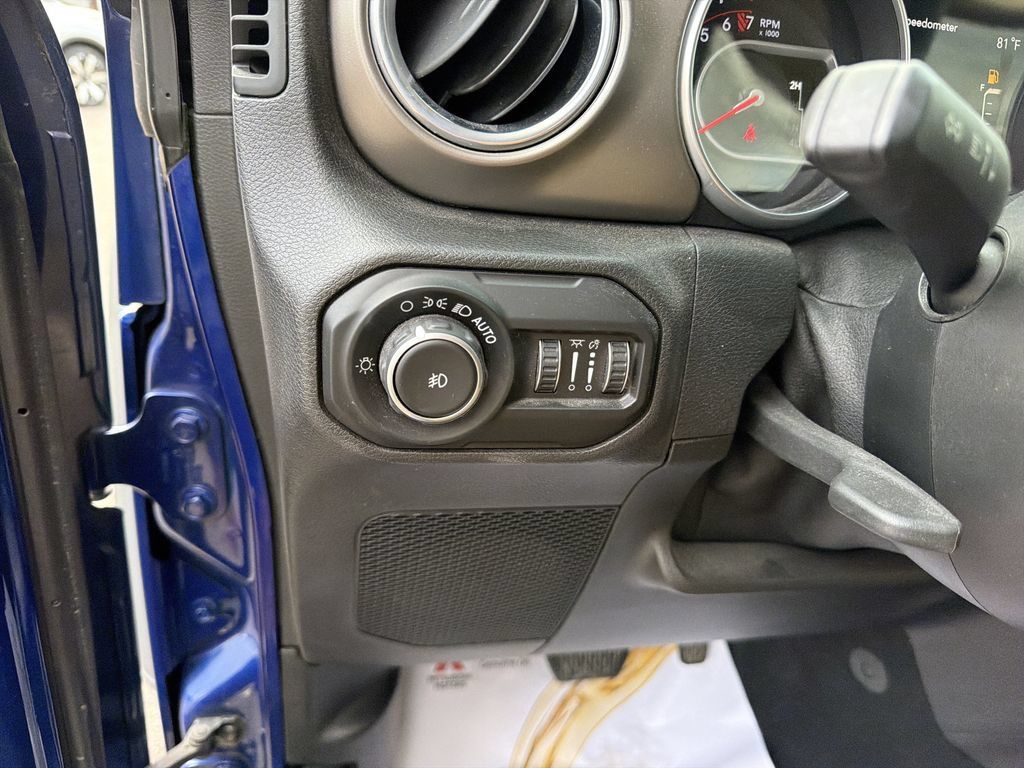 Used 2018 Jeep Wrangler Unlimited Rubicon AWD/4WD image 17