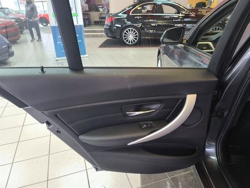 Used 2017 BMW 320i xDrive Sedan image 10