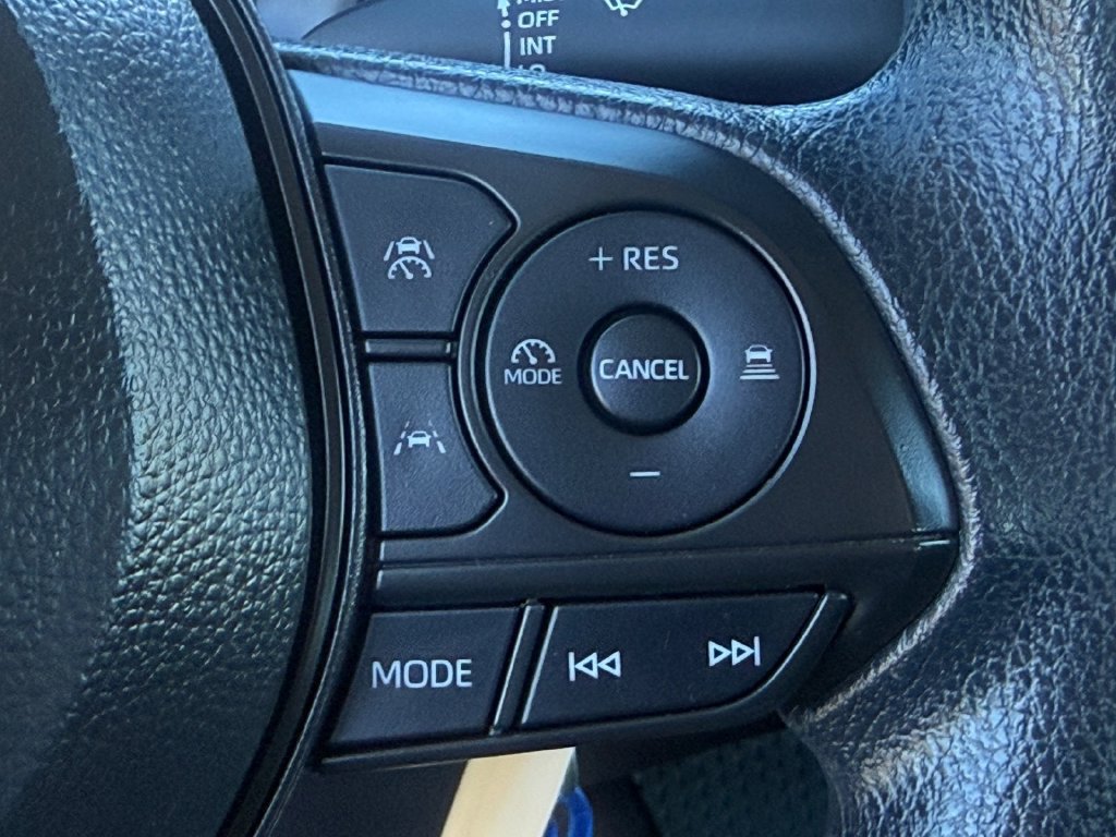 Certified 2025 Toyota Corolla LE FWD image 29