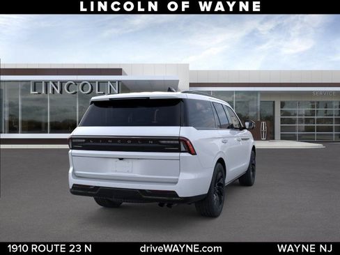 New 2025 Lincoln Navigator Reserve w/ Jet Appearance Package AWD/4WD image 9