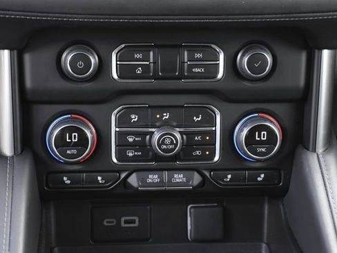 Used 2024 Chevrolet Suburban LT image 13