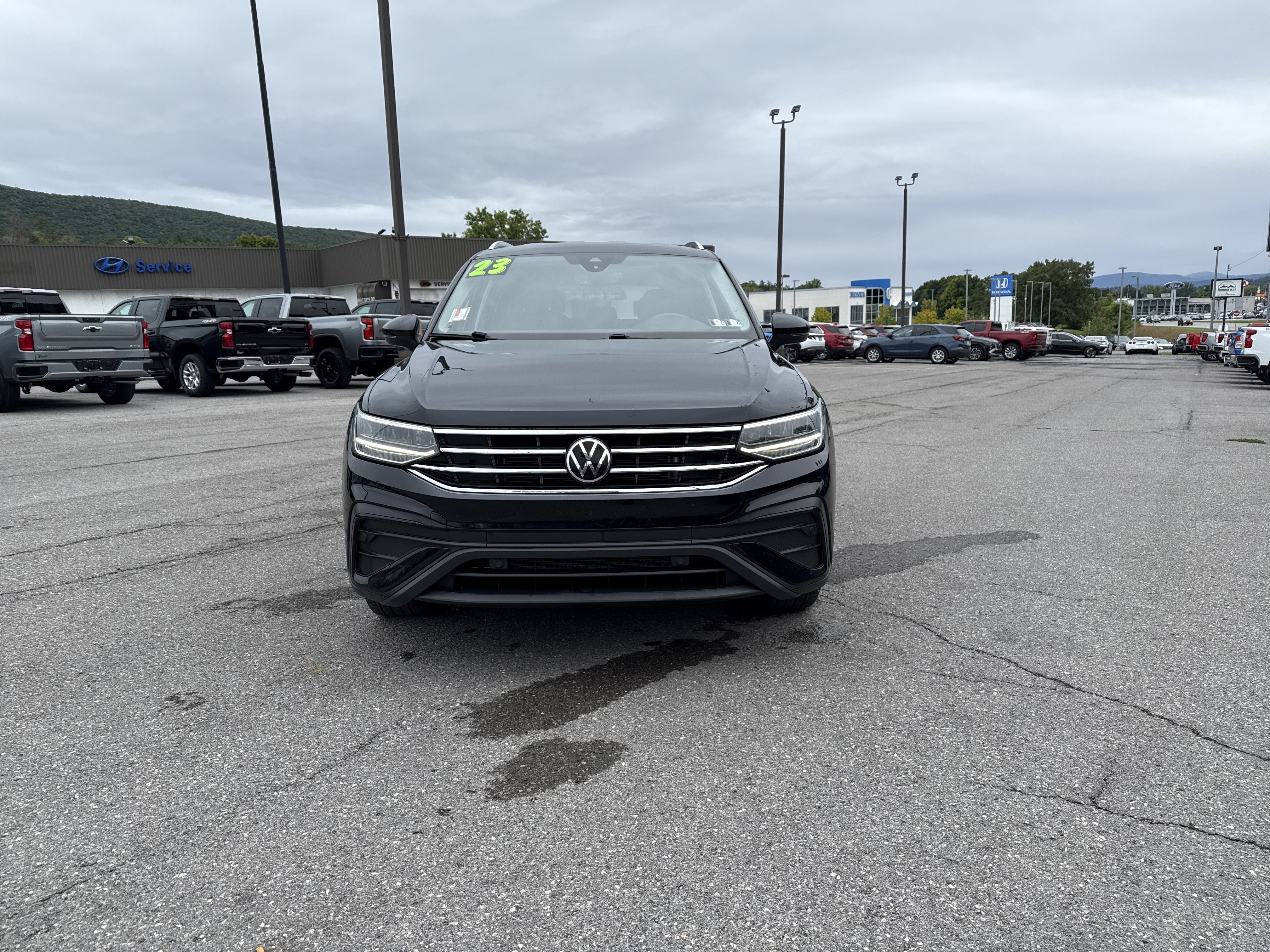 Used 2023 Volkswagen Tiguan SE AWD/4WD image 6