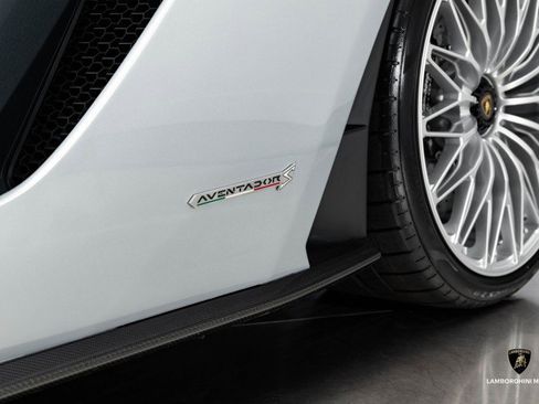 Used 2018 Lamborghini Aventador S image 19