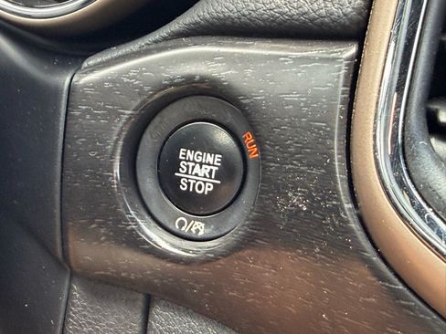 Used 2017 Jeep Grand Cherokee Laredo RWD image 21