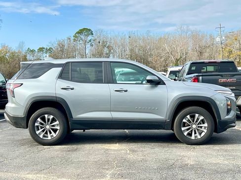 Used 2025 Chevrolet Equinox LT w/ Safety and Technology Package image 2