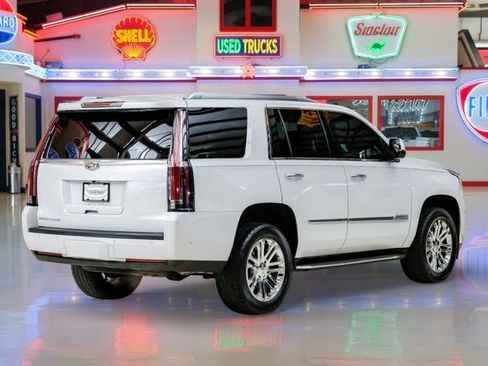 Used 2020 Cadillac Escalade Base image 3