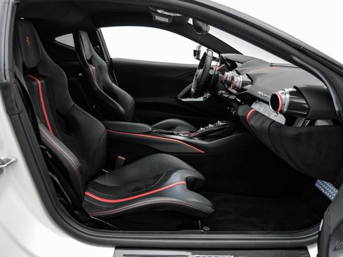 Used 2019 Ferrari 812 Superfast RWD image 60