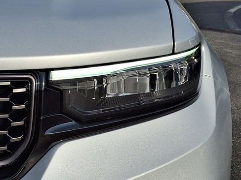 New 2025 Jeep Grand Cherokee Summit image 9