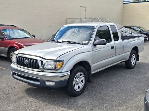 Used 2003 Toyota Tacoma 2WD Xtracab w/ SR5 Pkg image 3