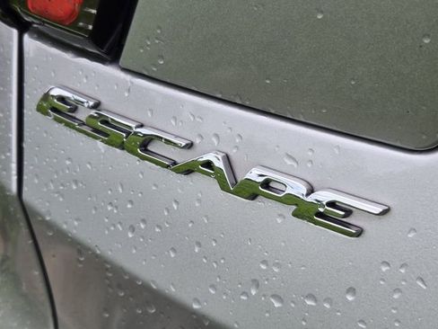 Used 2018 Ford Escape Titanium FWD image 11