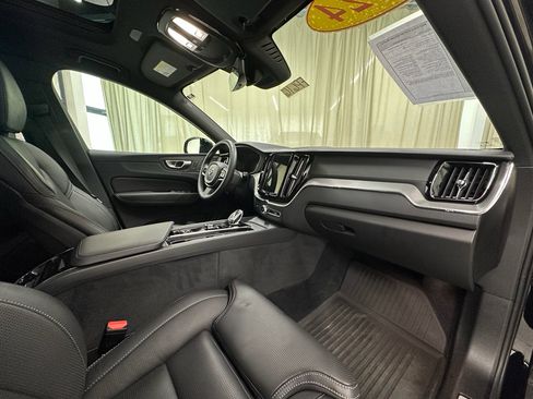 Used 2024 Volvo XC60 B5 Ultimate w/ Protection Package Premier image 17