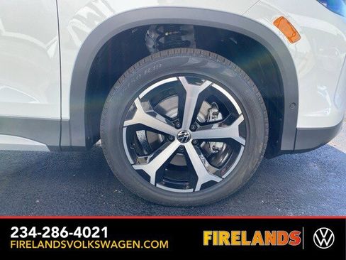 New 2025 Volkswagen Tiguan SE image 20