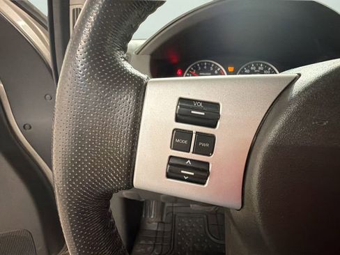 Used 2009 Nissan Pathfinder SE image 18