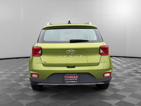 Certified 2022 Hyundai Venue SEL image 6