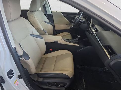 Used 2019 Lexus ES 350 w/ Premium Package image 10