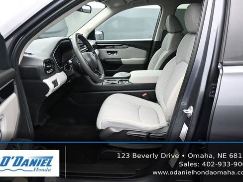 Used 2023 Honda Pilot LX image 25