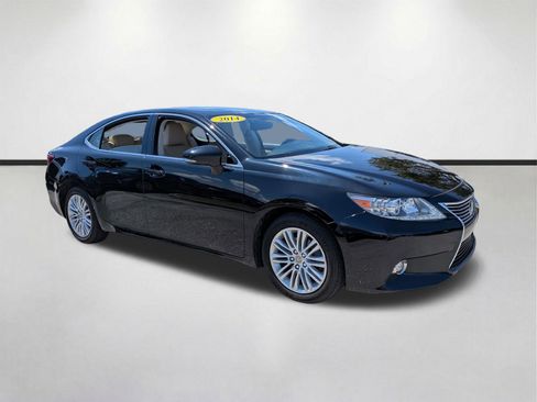 Used 2014 Lexus ES 350 w/ Luxury Package FWD image 2