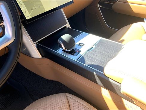 New 2026 Land Rover Range Rover SE image 7