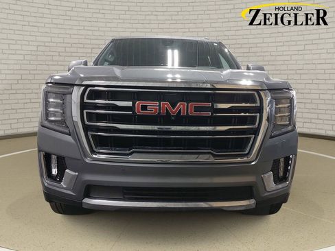 Used 2021 GMC Yukon SLT w/ SLT Luxury Package AWD/4WD image 2