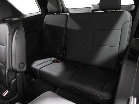 Used 2023 Chevrolet Traverse LT image 21