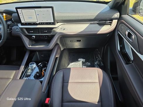 New 2026 Ford Explorer Platinum image 15