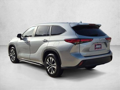 Used 2023 Toyota Highlander XLE FWD image 7