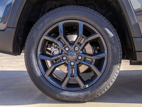 New 2025 Jeep Grand Cherokee Limited image 9